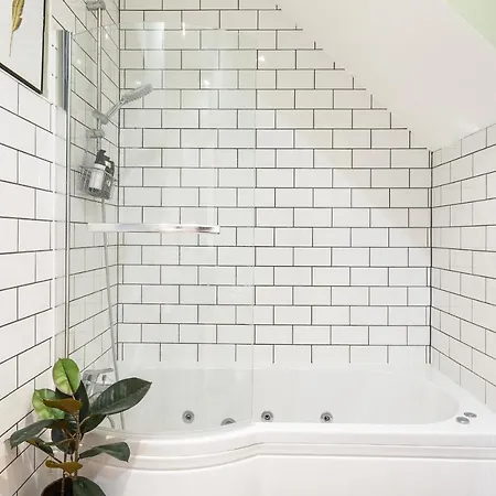 Hidden Gem - Luxe Clifton With Views