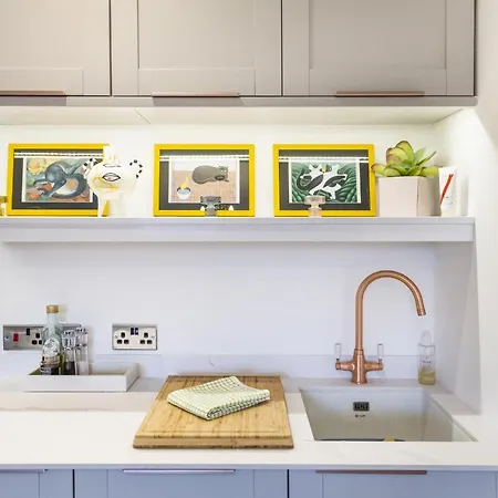 Hidden Gem - Luxe Clifton With Views *
