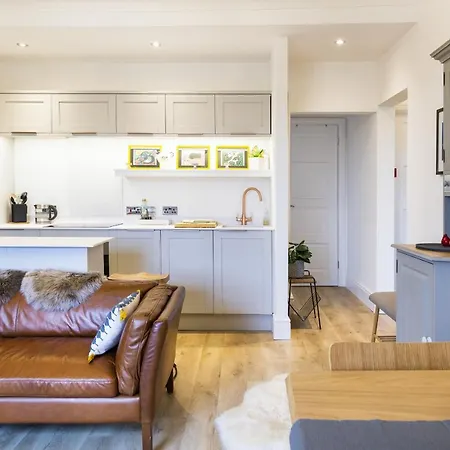 Hidden Gem - Luxe Clifton With Views Бристоль