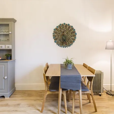 Апартаменты Hidden Gem - Luxe Clifton With Views *